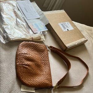 Clare V. Brown Moyen Messenger
